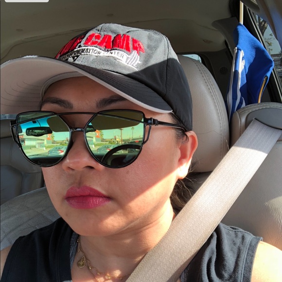 Accessories - Green Mirror Sunnies